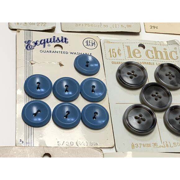 Buttons Vintage Lot 10 La Mode le chic Landsing Exquisit Le Button on Cards - Picture 14 of 16